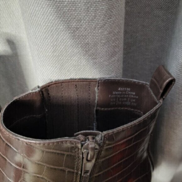 Brown Faux Leather Ankle Boots NEW Sz 8 wide - Picture 3 of 6